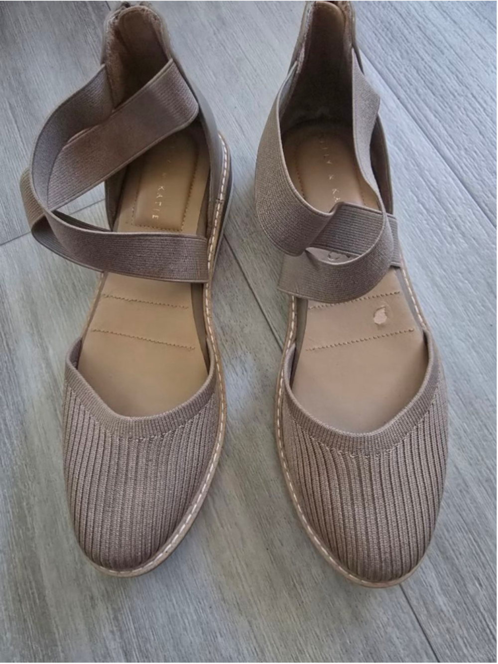 Women's Kelly & Katie Taupe Sandals
Size 7.4